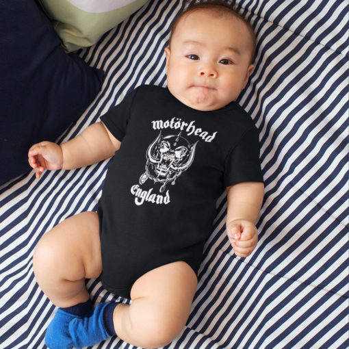 Petit bébé portant un body du groupe de Rock Motörhead noir
