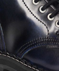 Chaussures coquées bleues noires (gros plan)