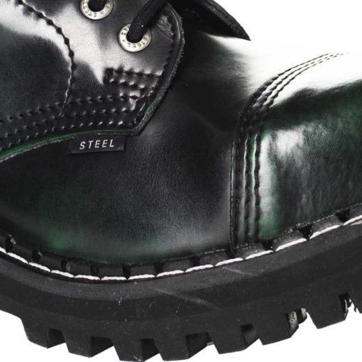 Chaussures coquées vertes noires (gros plan)