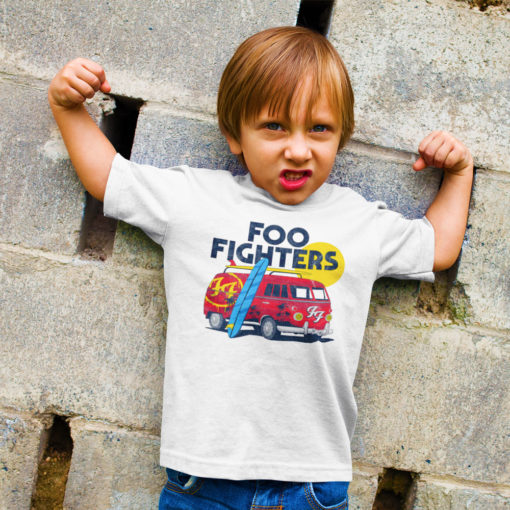 Petit garçon portant un t-shirt Foo Fighters pour enfant