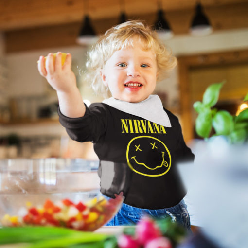 Petite fille portant un T-shirt Nirvana noir à manches longues pour bébé