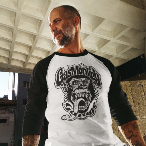 Homme portant un T-shirt Gas Monkey Garage à manches longues