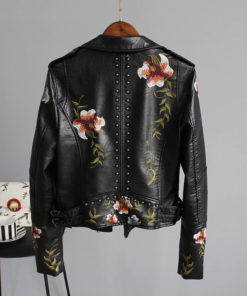 Veste rock pour femme noire en simili cuir avec broderies florales (de dos)