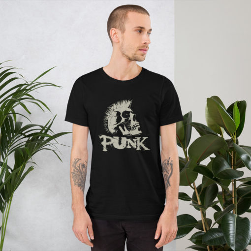 T-shirt punk noir avec un crâne