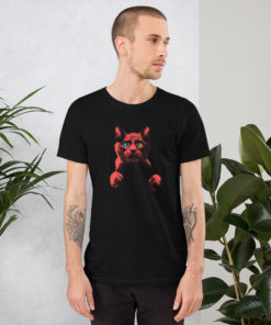 Homme portant un T-shirt avec un chat